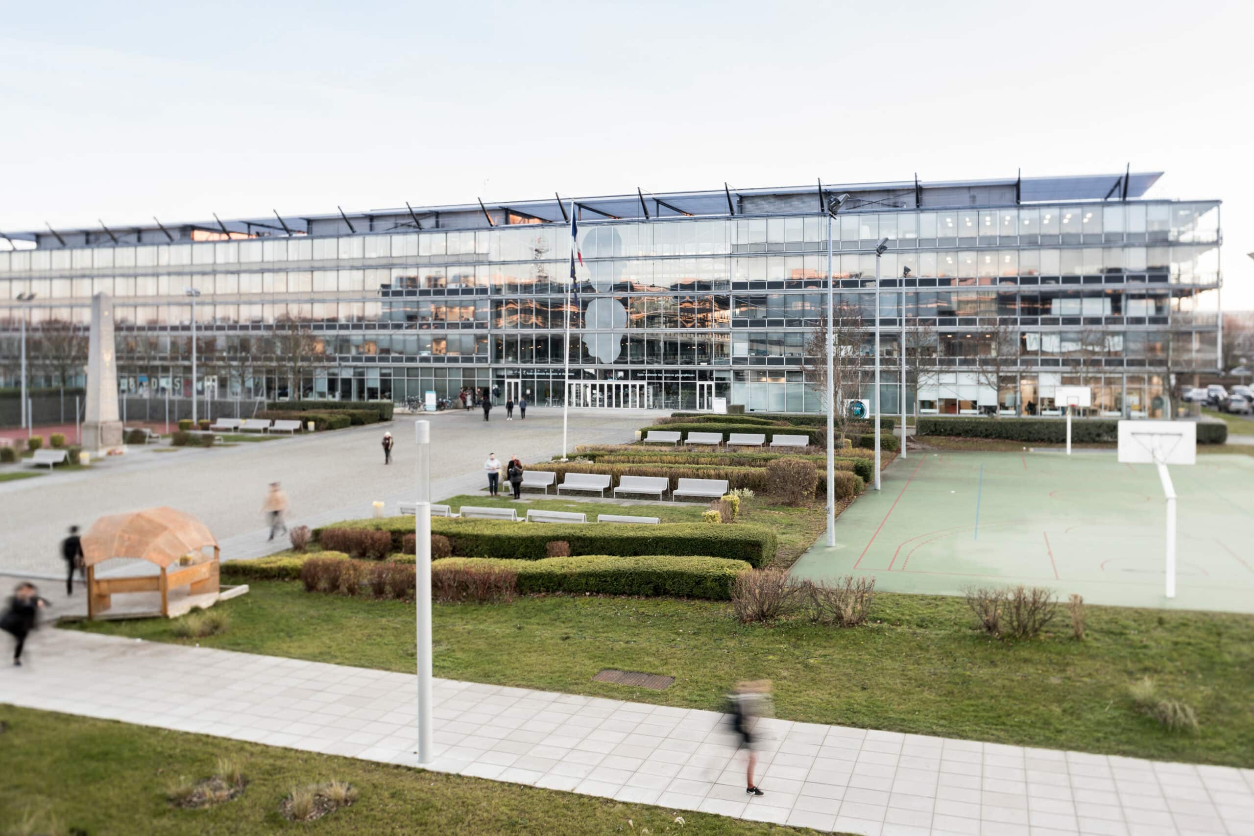 Réinventer l’identité d’une grande école